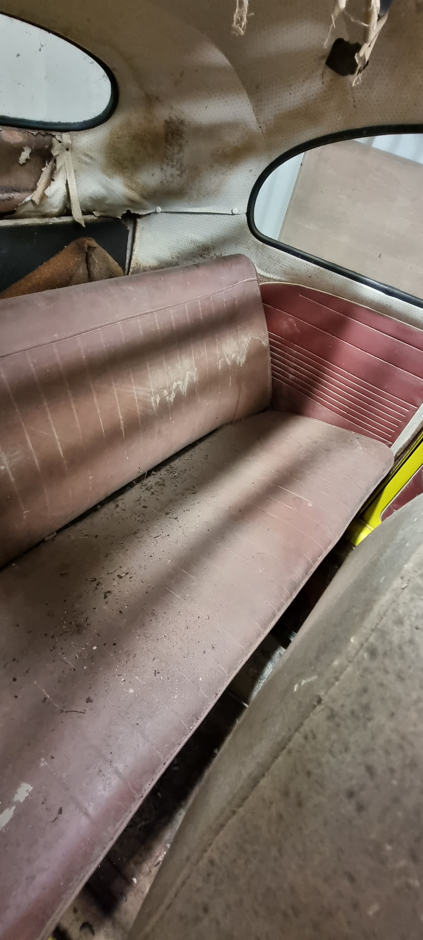 Rear bench seat